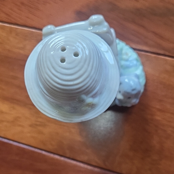 Precious Moments Salt & Pepper Shakers White and Brown Serveware Dining Set - Picture 6 of 12